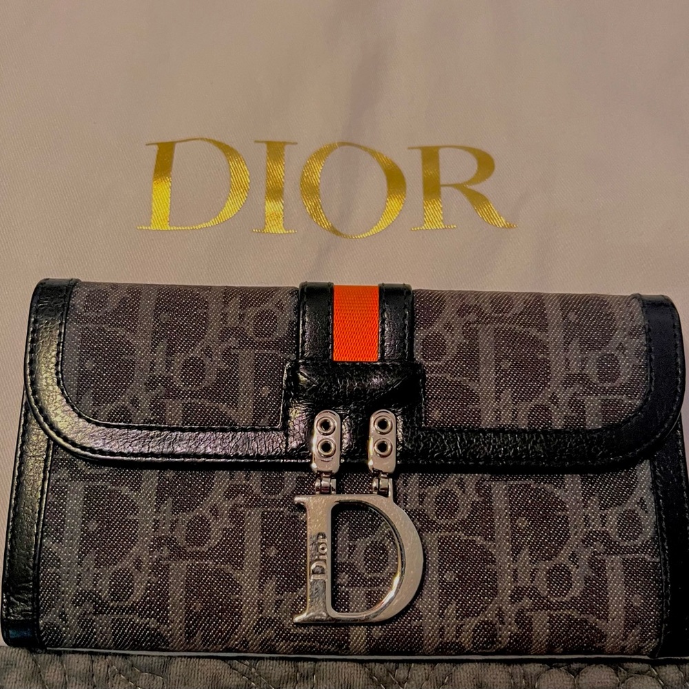 GORGEOUS & RARE💕DIOR FLIGHT WALLET💗 - Picture 3 of 11
